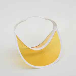 Transparenter PVC-Sonnenschirm für den Sommer, gelber leerer Sonnenhut mit weißer Einfassung.