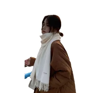 Écharpe d'hiver unie effet cachemire épais pour femmes avec franges, douce et chaude.