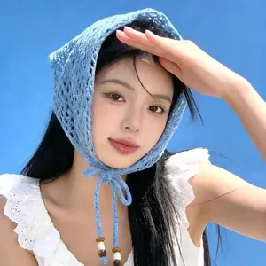 Foulard triangulaire en crochet bleu pour femme, bandeau creux mignon avec perles.
