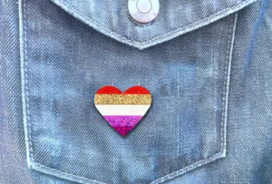 Broche cœur brillante et colorée pour décoration de vêtements, accessoire de festival étincelant