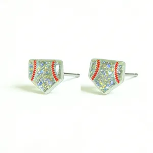 Pendientes de botón brillantes con forma de base de béisbol, purpurina y costuras rojas.