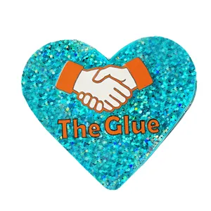 Glitterende hart broche met handdruk, ideaal cadeautje voor lerarendag en op school.
