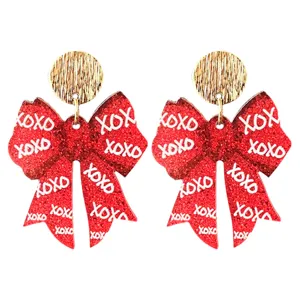 Boucles d'oreilles nœud pailleté rouge avec imprimé XOXO, bijoux tendance pour femmes.