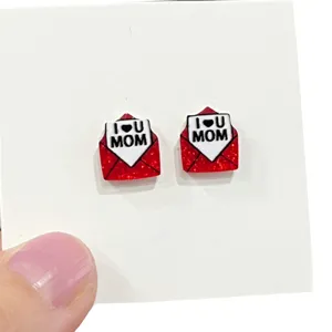 Orecchini a lobo busta glitter rossa con testo mamma, perfetto regalo gioiello festa della mamma.