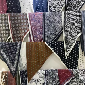 Foulard triangolare stampato retro versatile foulard di seta elegante per donna abbigliamento
