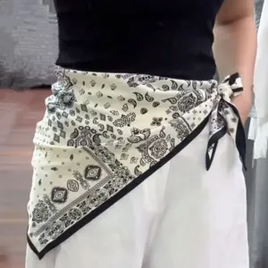 Sciarpa a Triangolo in Raso Stampata Moda Donna Vintage Paisley Rigata