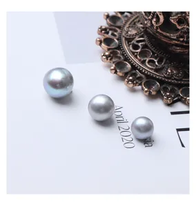 Grey freshwater pearl buttons for clothing DIY accessories, exquisite luster and smooth surface.