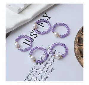 Lila Kristall und Süßwasserperle elastisches Ring-Set, eleganter handgemachter Schmuck.