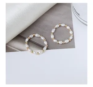 Elegante echte Süßwasserperlen Perlenringe mit vergoldeten Akzenten, schicker Fingerschmuck.