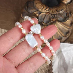 Natürliches Barockperlen Armband mit Herzdesign, elegante elastische Schmuckstücke für Damen.