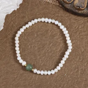 Natural freshwater pearl bracelet with green jade bead, elastic beaded jewelry for women daily commute.