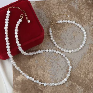 Barock Naturwasserperlen Halskette und Armband Set mit vergoldetem Verschluss.