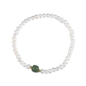 Natural freshwater pearl bracelet with green jade and gold beads, elegant daily jewelry style.
