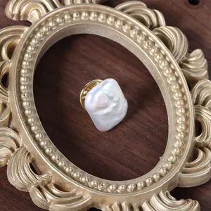 Vintage Baroque Square Freshwater Pearl Brooch Copper Gold Plated Color Preserving Elegant Lapel Scarf Clasp Luxury Palace Style Collar Pin Jewelry For Men Women