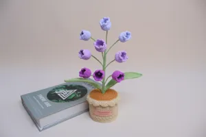 Fleur en pot au crochet artisanale en laine décoration de bureau à domicile cadeau charmante plante