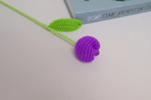 Handcrafted crochet wool tulip simulation flower ornament, perfect for room decor and gifts.