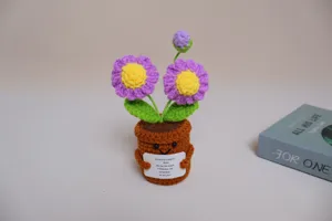 Plante en pot au crochet faite à la main jolie fleur tricotée déco bureau cadeau.