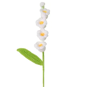 Handgemaakte gehaakte lelietje-van-dalen bloemstengel voor huisdecoratie en cadeaus.