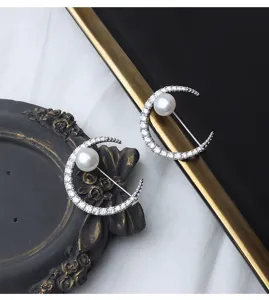 Elegante Mondsichel Perlen Strass Brosche, exquisite Mode Schmuck Accessoire fuer Damen.