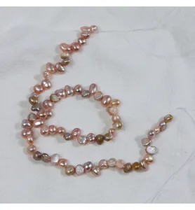 Detailansicht von 4-5mm natürlichen Süßwasser Perlen, barocken unregelmäßigen Perlen für DIY Schmuck.