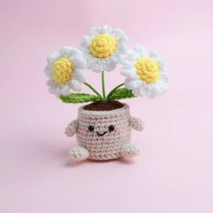 Plante en pot de marguerites au crochet fait main avec un visage mignon cadeau.