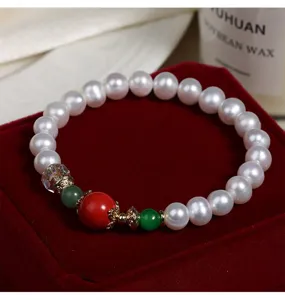 Süsswasserperlen Armband mit rotem Zinnober und grünen Edelsteinen für Damen eleganter Stil.