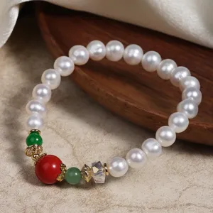 Chinesischer Stil Süßwasser Perlen Armband mit rotem Zinnoberstein und Kristall. Eleganter Schmuck.