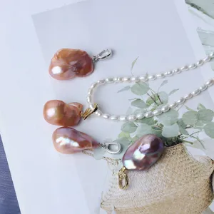 Pendente perla d'acqua dolce barocca colorata con gancio in argento S925 e collana.
