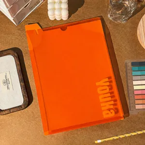 A4 tragbarer transparenter Ordner Detail mit orangefarbenem wasserdichten Plastikdesign.