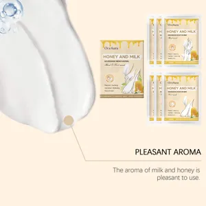 Vista di dettaglio della consistenza in crema e della confezione di maschera.