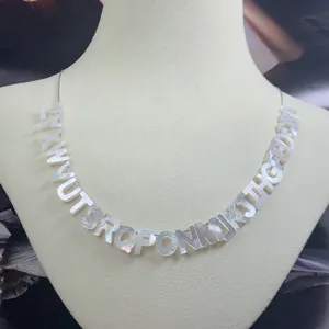 Natürliche weiße Perlmutt 26 Buchstaben Halskette Mode DIY Schmuck Zubehör Accessoire