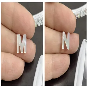 Natürliche weiße Perlmutt Buchstabe M N Muschel Perlen lose DIY Mode Schmuck Zubehör