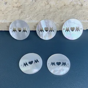 Madreperla MOM Lettera Ciondolo in Conchiglia Tondo Traforato Cuore DIY Gioielli Connettore Bracciale per Donna