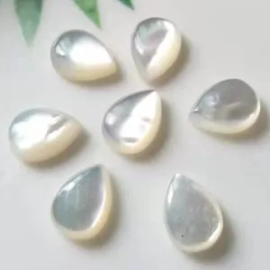 Cabujones de concha natural en forma de pera para joyería y colgantes DIY hechos a mano.