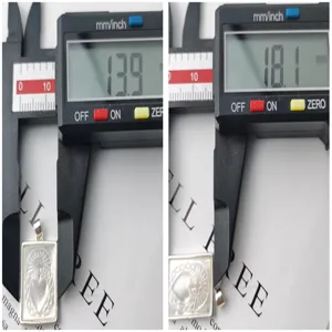 Primo piano dettagliato del ciondolo cuore sacro in argento 925 con dimensioni precise.