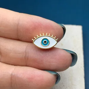 Vue détaillée de perle charme œil maléfique huile goutte, accessoire bijou DIY plaqué or.