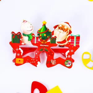 Weihnachtsparty Cartoon Brille Detail, roter Stern Rahmen mit Weihnachtsmann Schneemann und Baum.