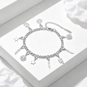 Edelstahl Bettelarmband mit Sternen Blumen und Federn Anhängern, stilvolles DIY Schmuckzubehör.