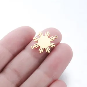 Colgante de sol de acero titanio dorado con agujeros dobles para hacer collares y pulseras