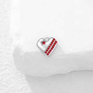 Colgante de corazón plateado con circonitas rojas y estrella, accesorio de joyería DIY.