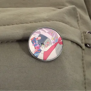 Graziosa spilla in metallo gatto anime, badge tendenza pistola ad acqua per zaino.