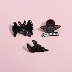 Σετ σμαλτωμένες καρφίτσες Mothman κινούμενων σχεδίων, αστείες μαύρες νυχτερίδες δώρα.