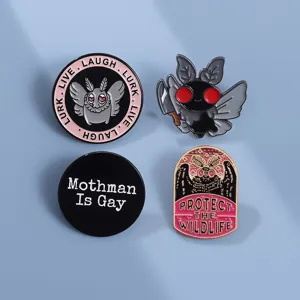 Σετ 4 χαριτωμένα τρομακτικά καρφίτσες Mothman, γοτθικά σήματα σακιδίου πλάτης δώρο.