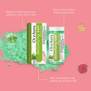 Detalle de sal de baño détox de té verde, ingredientes naturales para el cuidado de manos y pies.