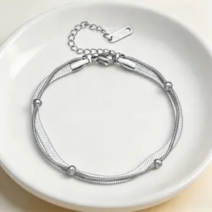 Collar de cadena de cuentas de acero de titanio de doble capa, diseño minimalista elegante.