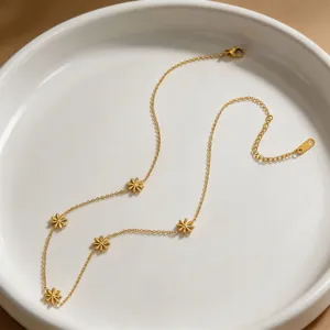 Gold plated titanium steel daisy flower necklace detail showcase aesthetic jewelry.