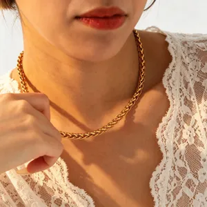 Trendy 18K gold plated stainless steel chunky braided chain necklace fashion jewelry detail