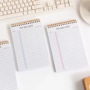 Taccuino planner giornaliero portatile in inglese con griglia di controllo minimalista.