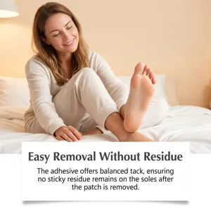 Détail d'une scène de soin des pieds confortable avec un patch respirant quotidien.