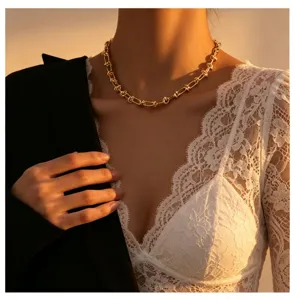 Collier de chaine a maillons dores pour femmes, bijou de declaration en acier inoxydable.